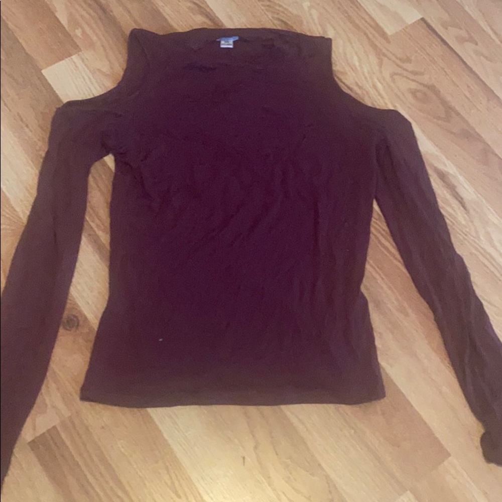 Long sleeve with shoulder holes top